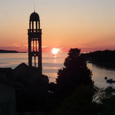 Jacky アパート フヴァル